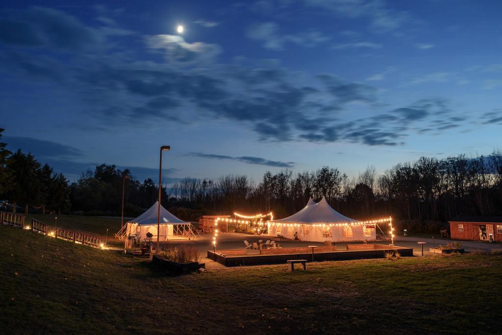 Firelight Camps Otel Ithaca Dış mekan fotoğraf